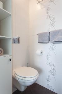 Ein Badezimmer in der Unterkunft Luxury Penthouse 2 bed near Rothchild