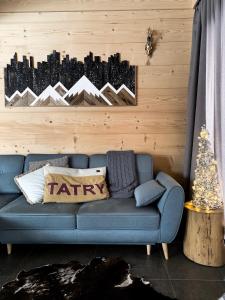 
a living room filled with furniture and a couch at Stylowa Chata in Zakopane
