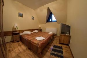Giường trong phòng chung tại Floarea Soarelui
