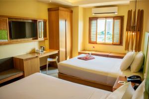 A bed or beds in a room at BE Resort Mactan