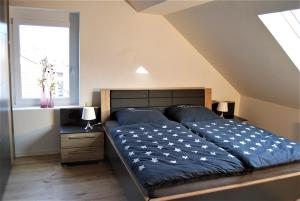 Een bed of bedden in een kamer bij Luxus Loft ideal Europa Park, Straßburg und Schwarzwald