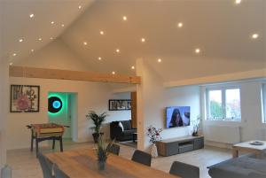 a living room with a couch and a table at Luxus Loft ideal Europa Park, Straßburg und Schwarzwald in Friesenheim