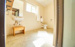 A bathroom at BuellsPort Naukluft Lodge & Farm