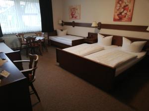 Postel nebo postele na pokoji v ubytování Hotel Alex Herbermann