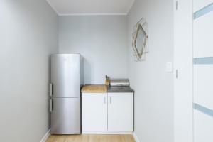 Kuchyňa alebo kuchynka v ubytovaní Apartments Gdynia Na Fali with Free Parking by Noclegi Renters + 6 fotografií