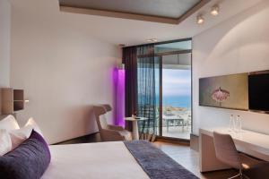 Postel nebo postele na pokoji v ubytování Royal Beach Hotel Tel Aviv by Isrotel Exclusive