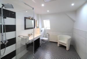 A bathroom at Villa Rynek