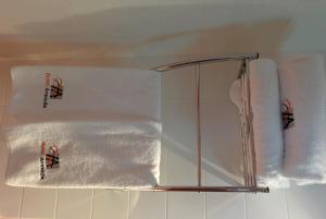 a bathroom with white towels and a shower at Hotel Avenida in Pontevedra