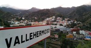a sign that reads valleyhenmouseum in front of a city at Hotel Rural Triana in Vallehermoso