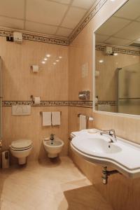 Koupelna v ubytování Grand Hotel Excelsior