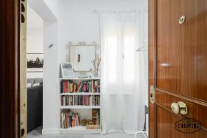 Knihovna v apartmánu