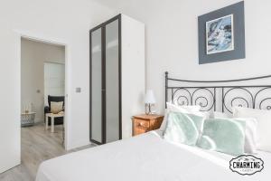 Postel nebo postele na pokoji v ubytování Antiques Market - Apartamento de 3 dormitorios con Parking