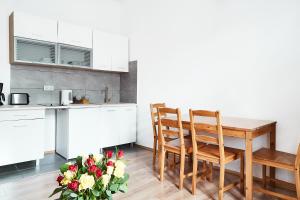 صورة لـ Classic apartments Pilsudskiego street في كراكوف