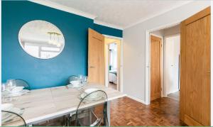 Gallery image of Gayton Court 2-Bedroom Flat in the Centre of Reigate in Reigate