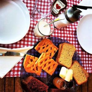 a plate of food with bread and crackers on a table at Podere 269 in Castiglione della Pescaia