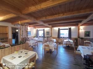 Majoituspaikan Hotel Tarvisio ravintola tai vastaava paikka