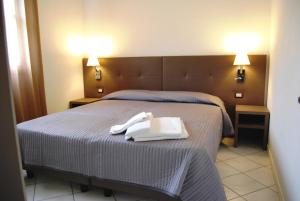 A bed or beds in a room at Residenze Al Colle Dei Pini Még 37 kép