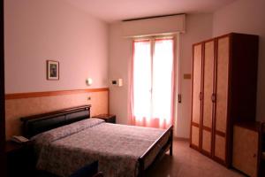 Postel nebo postele na pokoji v ubytování Hotel Parigi