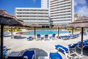 A piscina localizada em Axis Vermar Conference & Beach Hotel ou nos arredores