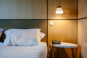 Cama ou camas em um quarto em Axis Vermar Conference & Beach Hotel
