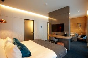 a hotel room with a bed and a desk at Jurmala Golf Club&Hotel in Piņķi +61 photos