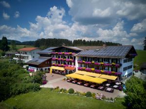 Blick auf Landhotel Schwarzenbach - Wellness & Spa aus der Vogelperspektive