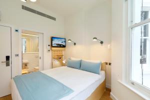 Cama ou camas em um quarto em Kensington Stay