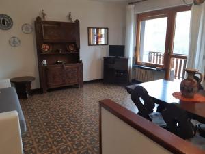 TV a/nebo společenská místnost v ubytování Appartamento Limone con vista