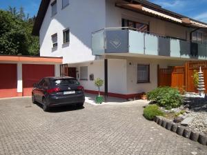 a car parked in front of a house at Ferienwohnung Jarenatanne in Stockach
