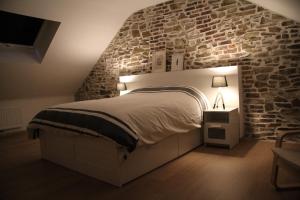 เตียงในห้องที่ Gîte du Lac