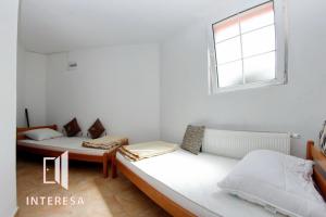 Ein Bett oder Betten in einem Zimmer der Unterkunft Vila Sani