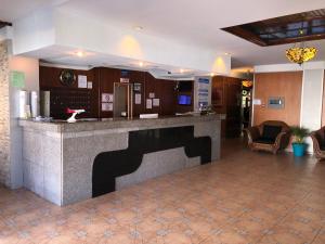 Hotel Costa Inn tesisinde lobi veya resepsiyon alanı