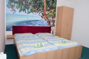 Postel nebo postele na pokoji v ubytování Turistická Ubytovňa Osada