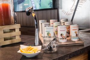 Makanan di atau berdekatan hotel