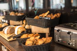 Makanan di atau berdekatan hotel