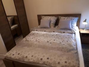 a bedroom with a bed with stars on it at Apartament Natalia in Polanica-Zdrój