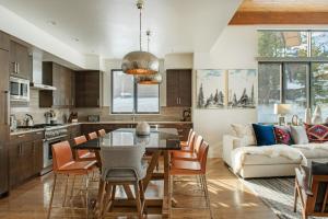 Gallery image of Tanager House in Big Sky