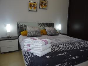 Katil atau katil-katil dalam bilik di Apartamento Azul Beach La Mata Playa