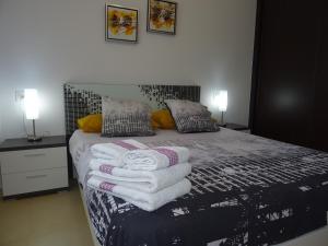 A bed or beds in a room at Apartamento Azul Beach La Mata Playa Még 37 kép