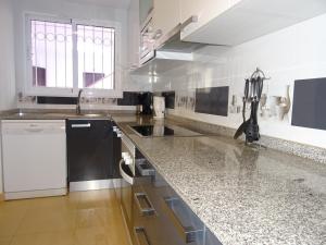 Kuchyň nebo kuchyňský kout v ubytování Apartamento Azul Beach La Mata Playa