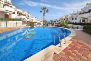Bazén v ubytování Apartamento Azul Beach La Mata Playa nebo v jeho okolí