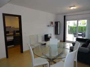 A television and/or entertainment centre at Apartamento Azul Beach La Mata Playa