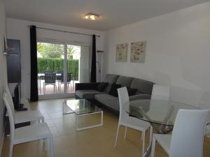A seating area at Apartamento Azul Beach La Mata Playa