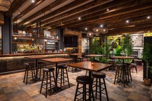 a restaurant with wooden tables and chairs and a bar at Pod 39 in New York