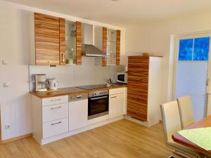 Eldhús eða eldhúskrókur á Appartements Zillertal Noten