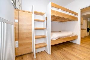 Apartmaji "La vie est belle" Kranjska Gora tesisinde bir ranza yatağı veya ranza yatakları