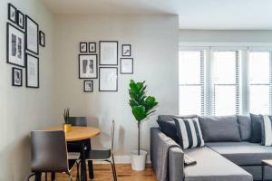 Gallery image of Convenient & Newly Decorated 1BR Apartment - Roscoe 1D in Chicago