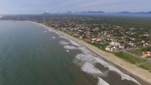 an aerial view of a beach with a town at Casa na praia in Itapoa