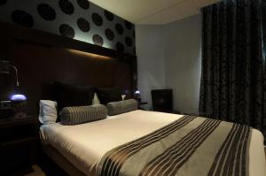 En eller flere senger på et rom på The Golf Hotel Woodhall Spa