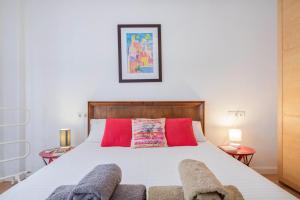Posteľ alebo postele v izbe v ubytovaní UrbanChicMalaga 3 Bedroom Spacious Quiet Historic Malaga Apt